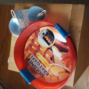 NEW 2 Red Silicone Bakeware-Flexible Bakeware and 2 Sets Silicone Baking Cups.